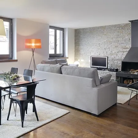 Apartment Stadium By Feelfree *